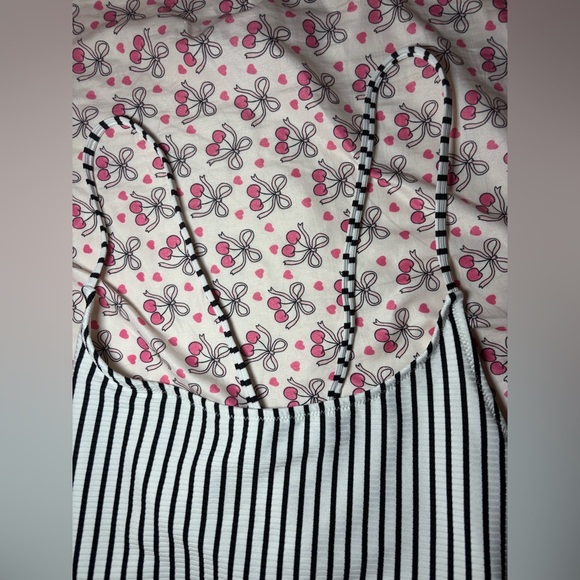 One piece swimsuit - Picture 2 of 11